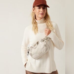 Athleta Excursion Crossbody Waistbag -Large Belt Bag in off white
